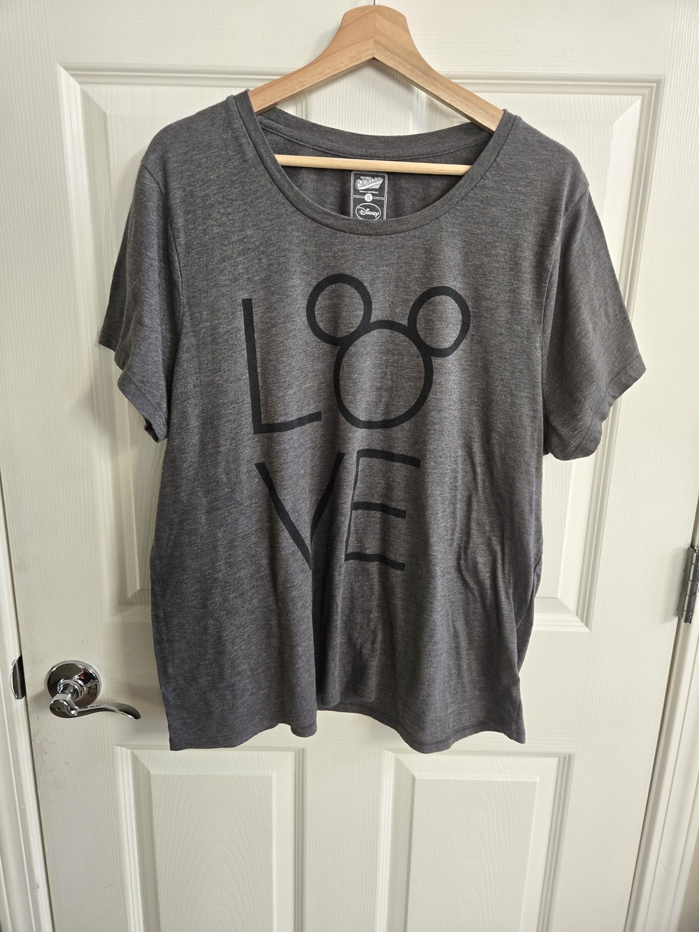 Old Navy Collectabiltees DISNEY Gray Mickey "LOVE" Graphic Tee- Size XXL